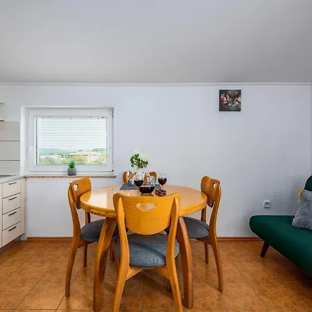 Appartement Awesome In With Kitchen Buje