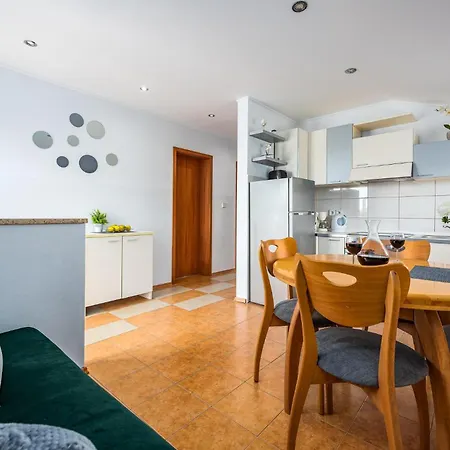 Апартаменты Awesome In With Kitchen Буйе