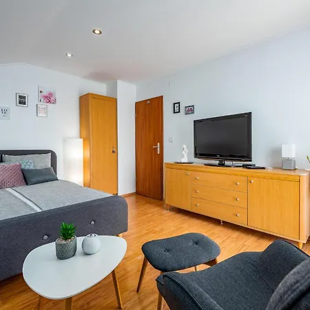Stunning In Apartment *