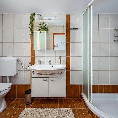 Апартаменты Awesome In With Kitchen *