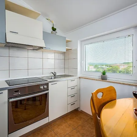 Appartement Awesome In With Kitchen