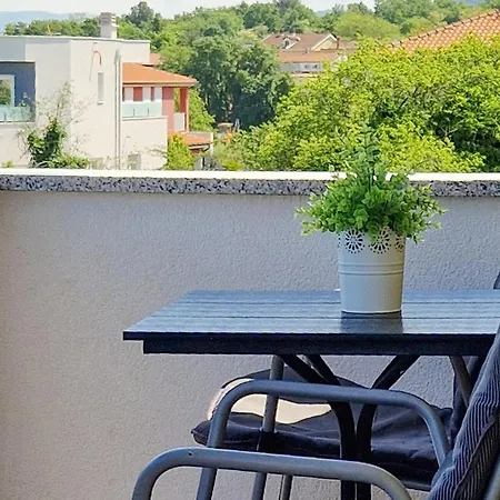 Appartement Awesome In With Kitchen