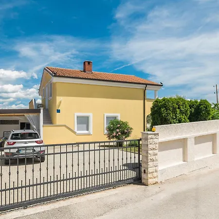 Awesome In With Kitchen Apartment *