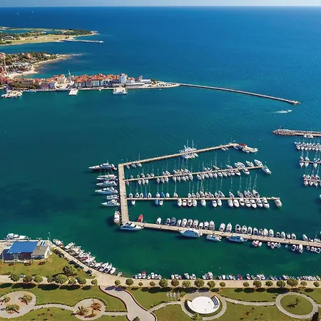 Appartement Awesome In With Kitchen