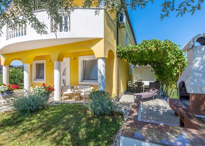 Awesome In With Kitchen Apartment *