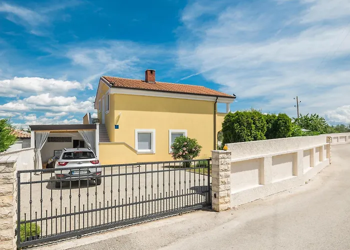 Awesome In With Kitchen Apartment *