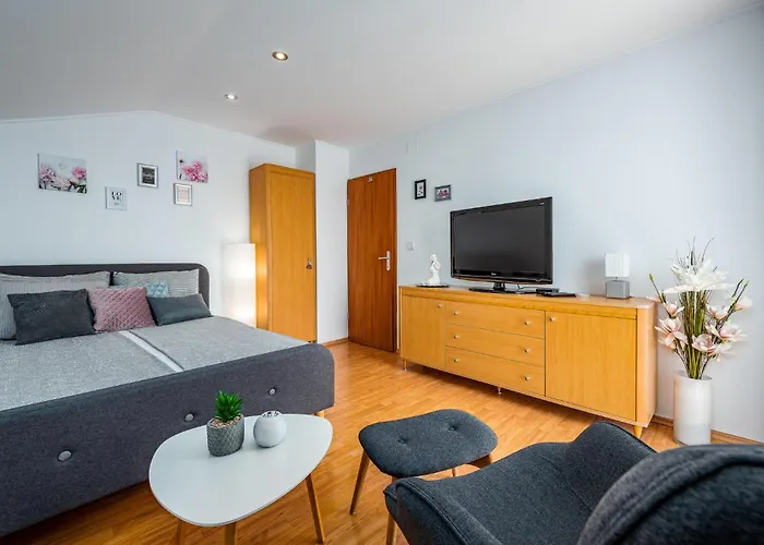 Awesome In With Kitchen Apartment *